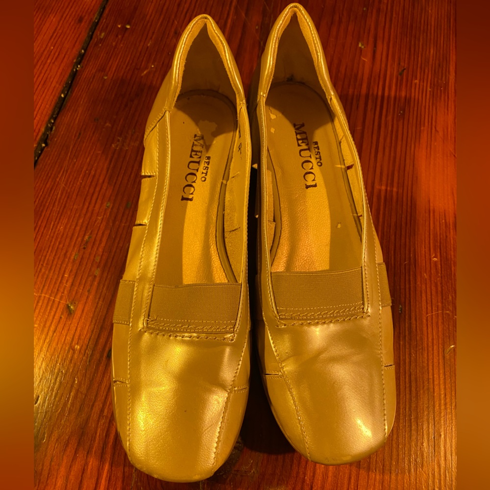 Sesto Miucci flats in fantastic shape. External body of shoe perfect.